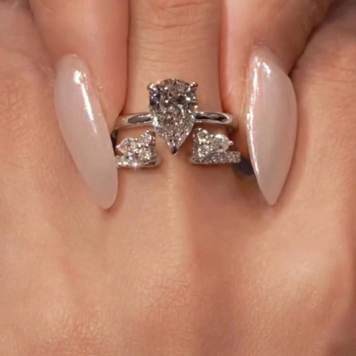 Fashionable Pear Cut 5.0 Ct Solitaire Wedding Ring Set 925 Sterling Silver