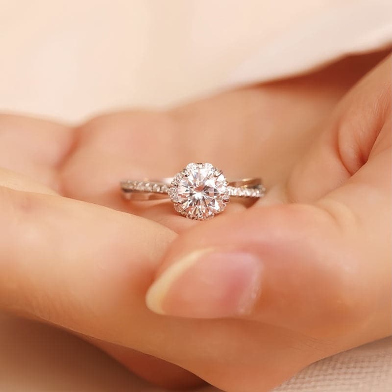 Solarii Moissanite 1.0ct Round Cut 925 Sterling Silver Engagement Ring