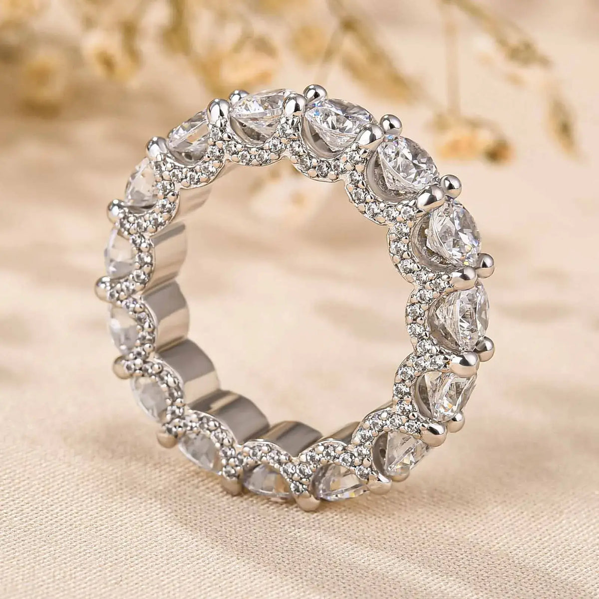 Stylish 925 Sterling Silver Round Cut Wedding Band