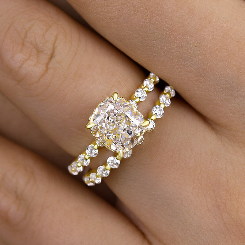 Exquisite 2.0ct Cushion Cut Wedding Ring Set In Sterling Silver