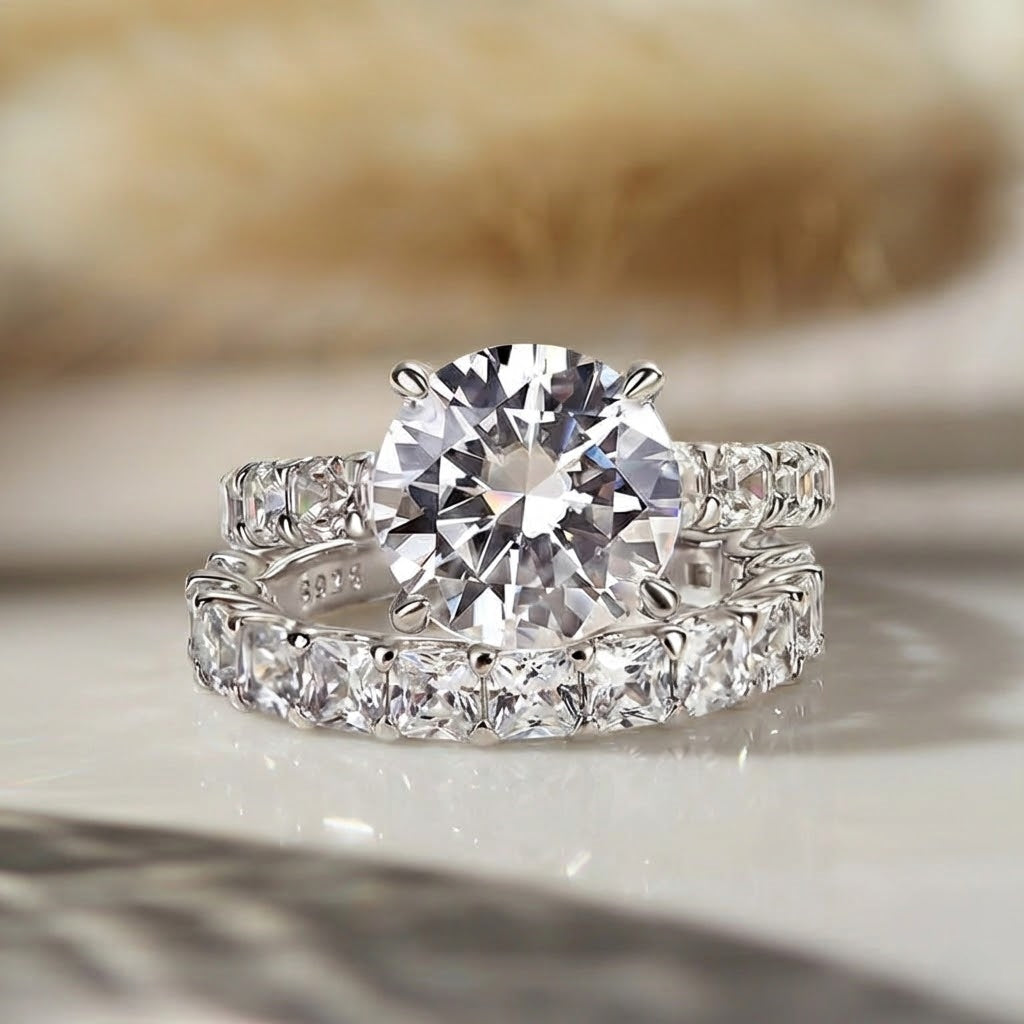 Solarii Luxury Round Cut Wedding Ring Set
