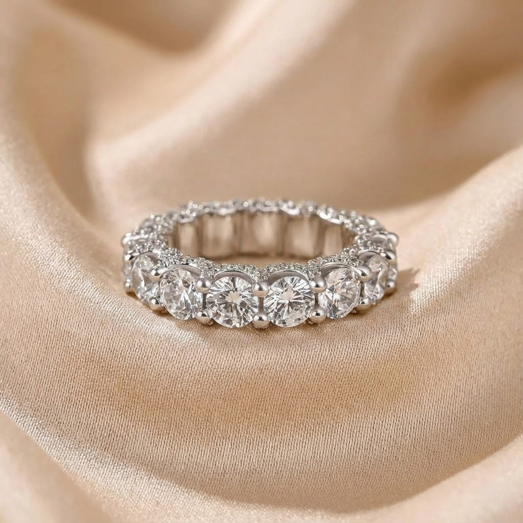 Stylish 925 Sterling Silver Round Cut Wedding Band