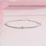 Exquisit Round Cut Moissanite Bracelet in Sterling Silver