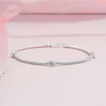 Exquisit Round Cut Moissanite Bracelet in Sterling Silver