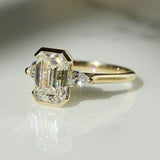 Solarii New Arrived 2.0ct Emerald Cut Cubic Zirconia Engagement Ring