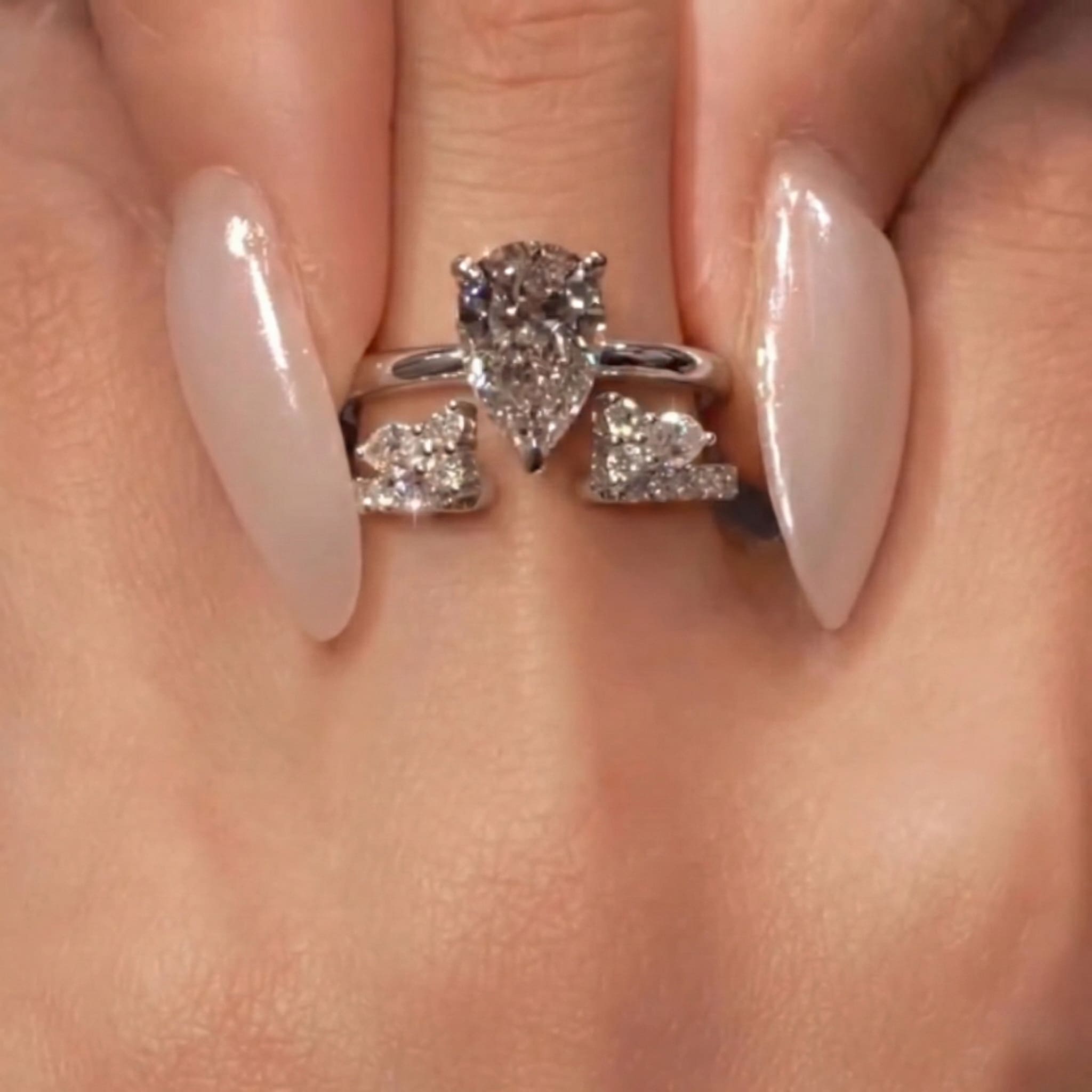 Fashionable Pear Cut 5.0 Ct Solitaire Wedding Ring Set 925 Sterling Silver