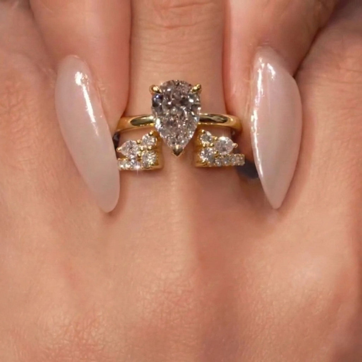 Fashionable Pear Cut 5.0 Ct Solitaire Wedding Ring Set 925 Sterling Silver