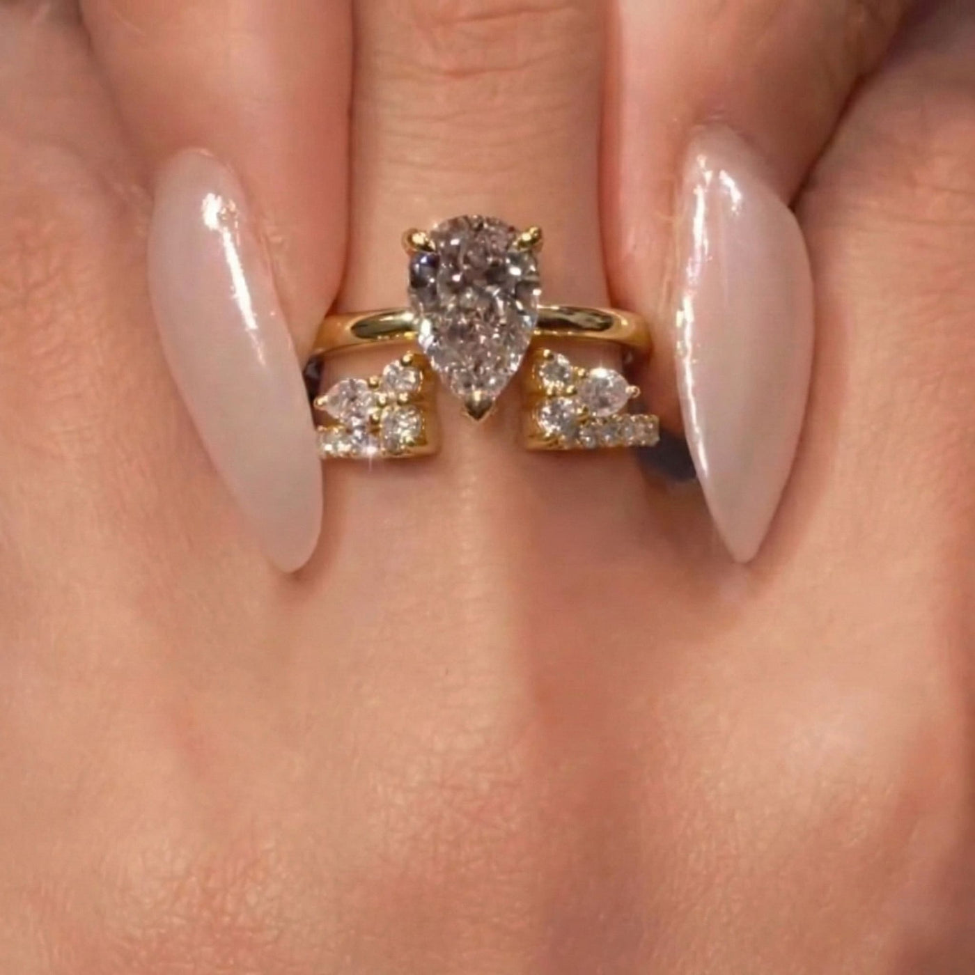 Fashionable Pear Cut 5.0 Ct Solitaire Wedding Ring Set 925 Sterling Silver