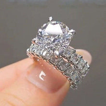 Solarii Luxury Round Cut Wedding Ring Set