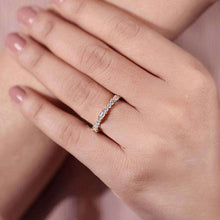 Elegant Emerald and Round Cut Wedding Ring In 925 Sterling Silver