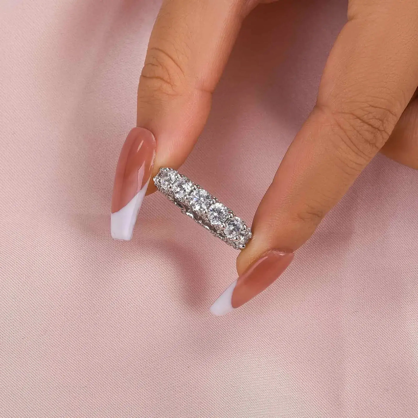 Stylish 925 Sterling Silver Round Cut Wedding Band