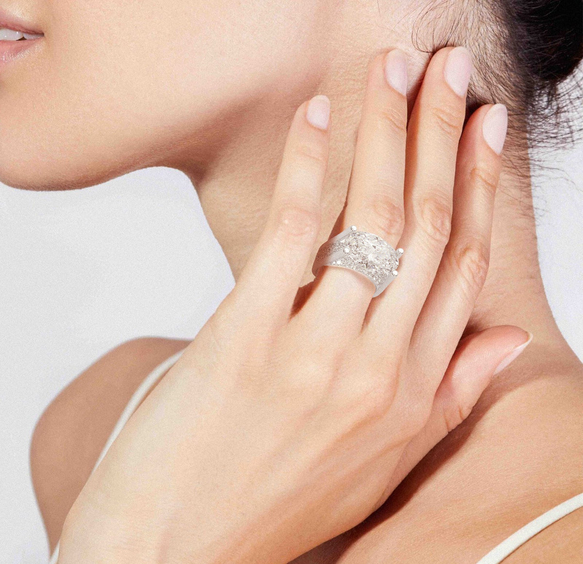 Solarii New Arrived 5.0ct Oval Cut Engagement Ring