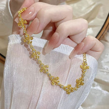 Ornate Round Cut Women's Bracelet