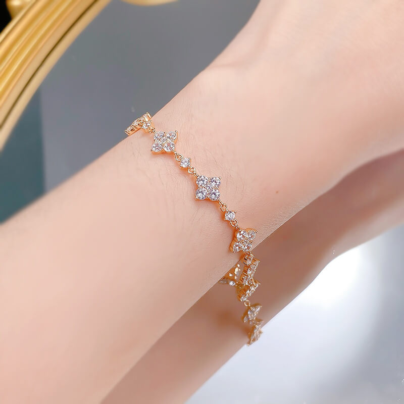 Round Cut Star Design Bracelet in Sterling Sliver