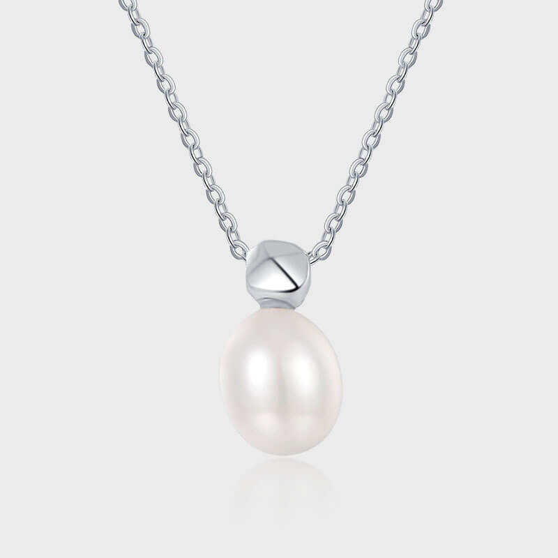 Elegant Pearl Necklace In Sterling Silver For Woman