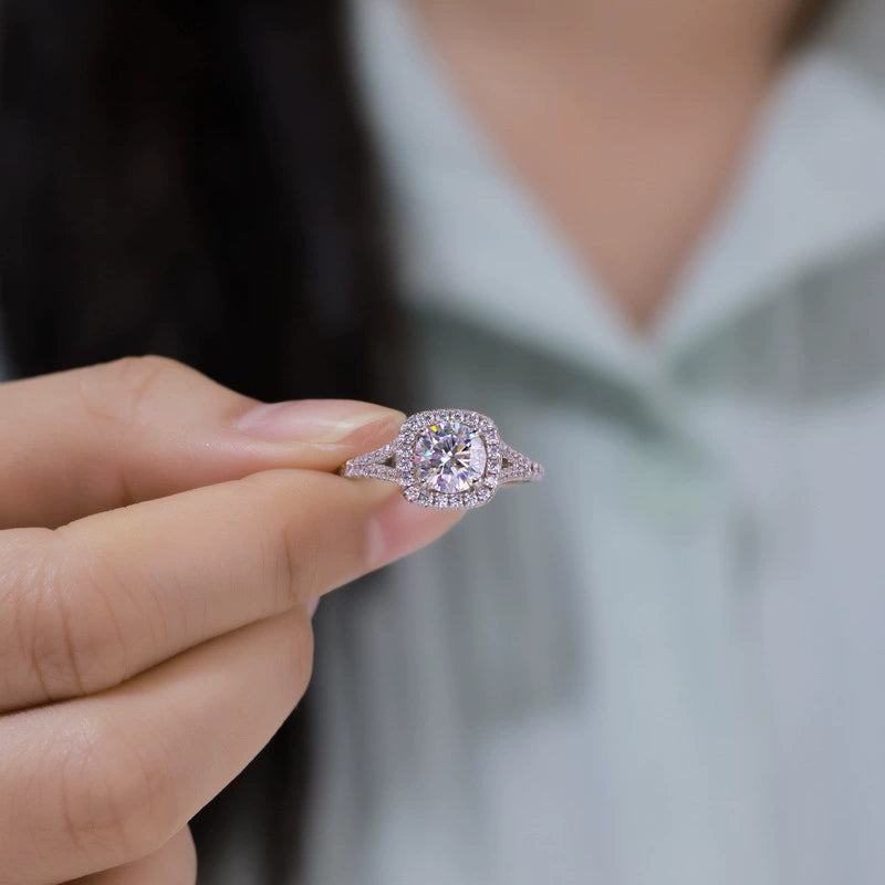 Twinkling Solarii Moissanite 2.0ct Round Cut 925 Sterling Silver Split Shank Engagement Ring