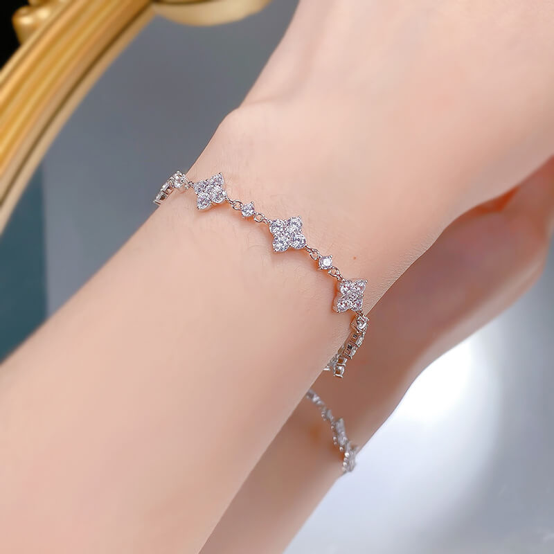 Round Cut Star Design Bracelet in Sterling Sliver
