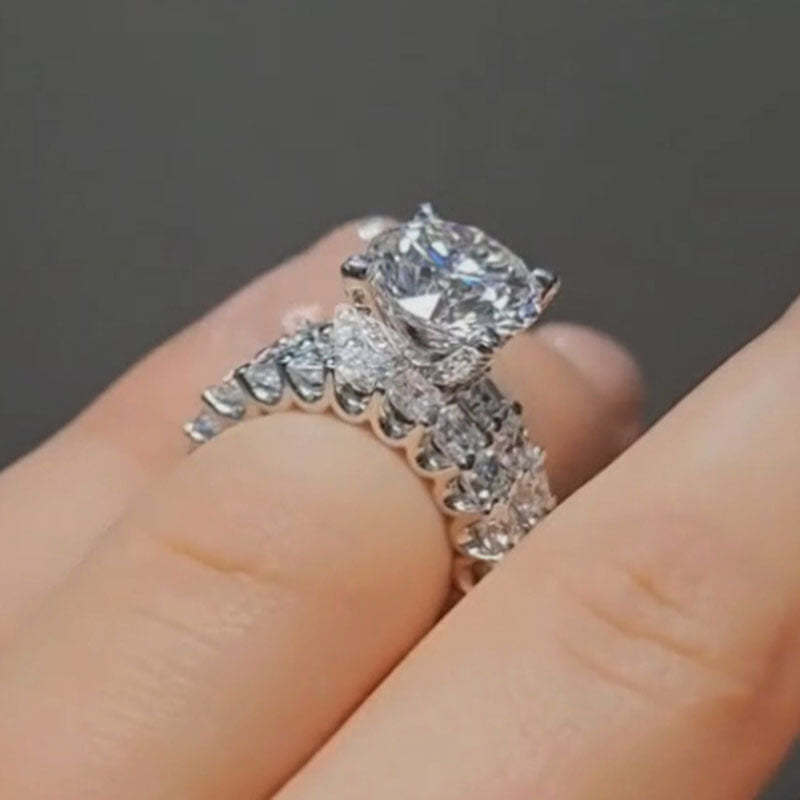 Solarii Luxury Round Cut Wedding Ring Set
