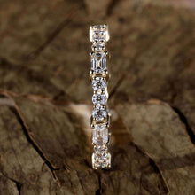 Elegant Emerald and Round Cut Wedding Ring In 925 Sterling Silver