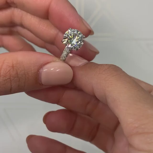 Gleaming Solarii Moissanite 3.0ct Round Cut 925 Sterling Silver Pave Engagement Ring