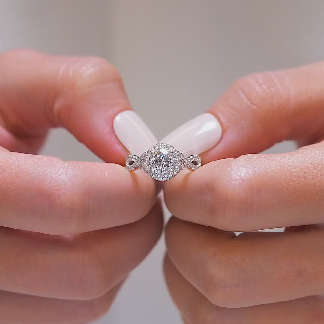 Gleaming Round Cut 1.0ct Halo Design Engagement Ring In Sterling Silver