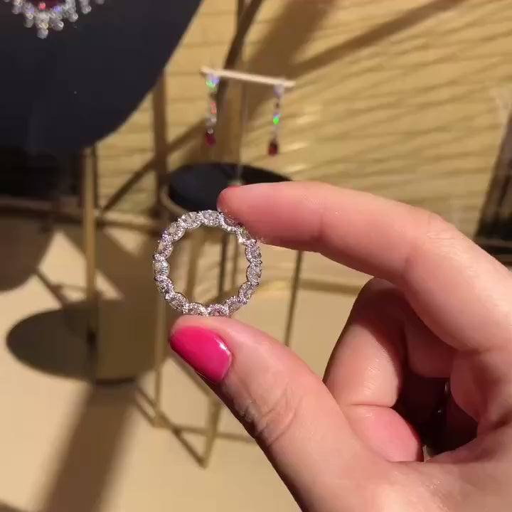 Stylish 925 Sterling Silver Round Cut Wedding Band