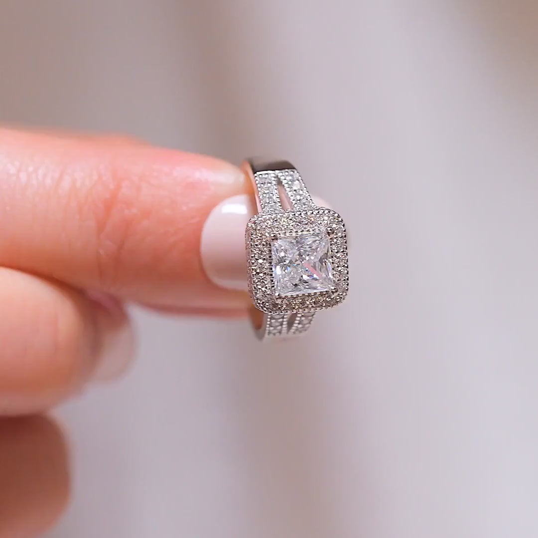 Glistening Princess Cut 1.2ct Halo Design Engagement Ring In Sterling Silver