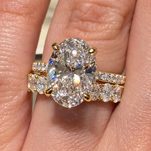 Dazzling 4.0ct Oval Cut Gemstone Engagement Ring And Oval Band Set
